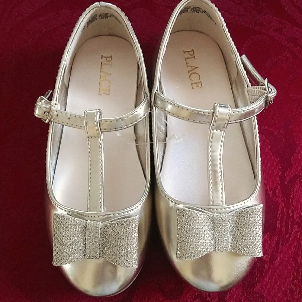 NWOT. Little Girls Golden Shoes